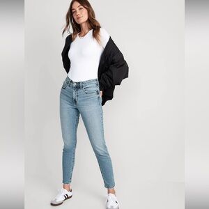 NWT Old Navy straight ankle jeans size 10